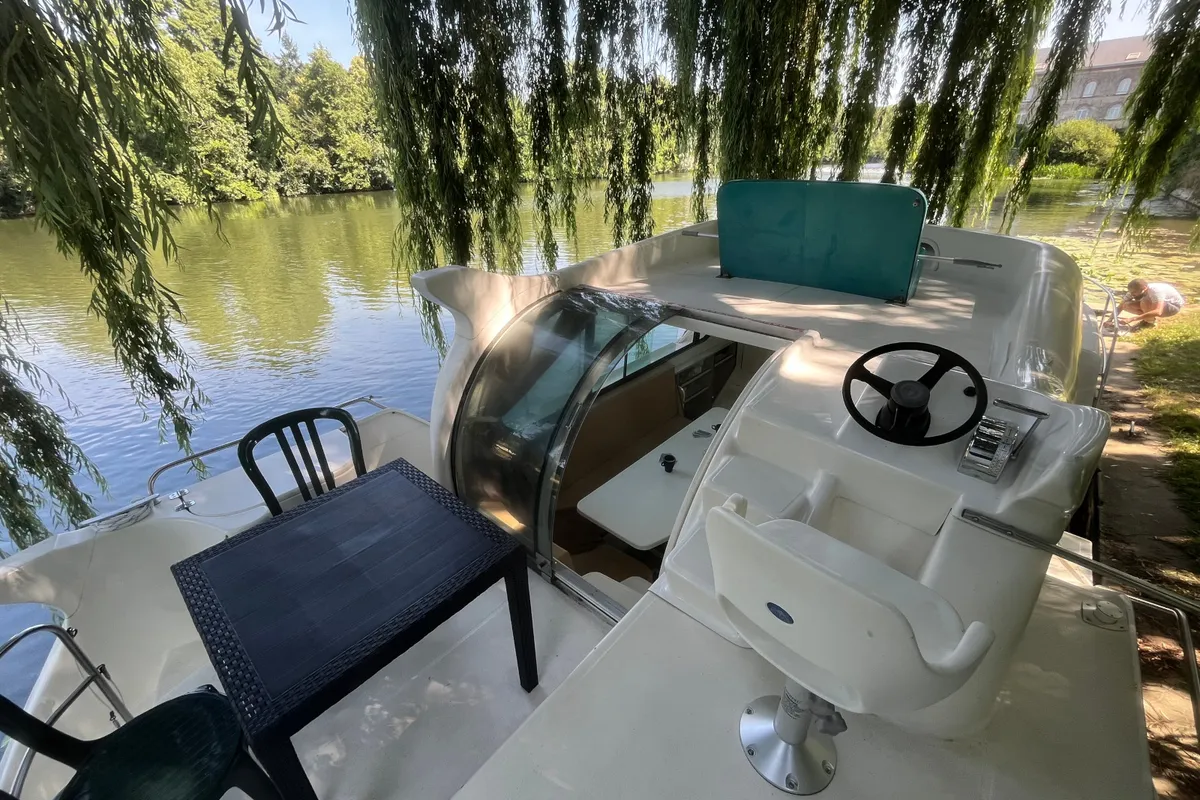 Cockpit of Concerto 2, a Nicols Confort 1100 motorboat at Sablé-sur-Sarthe, France