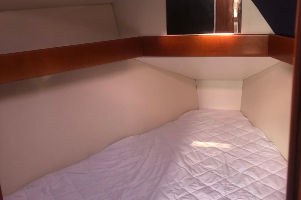 Cabin on Alibi, a Beneteau Oceanis 31 sailboat at Poole, United Kingdom