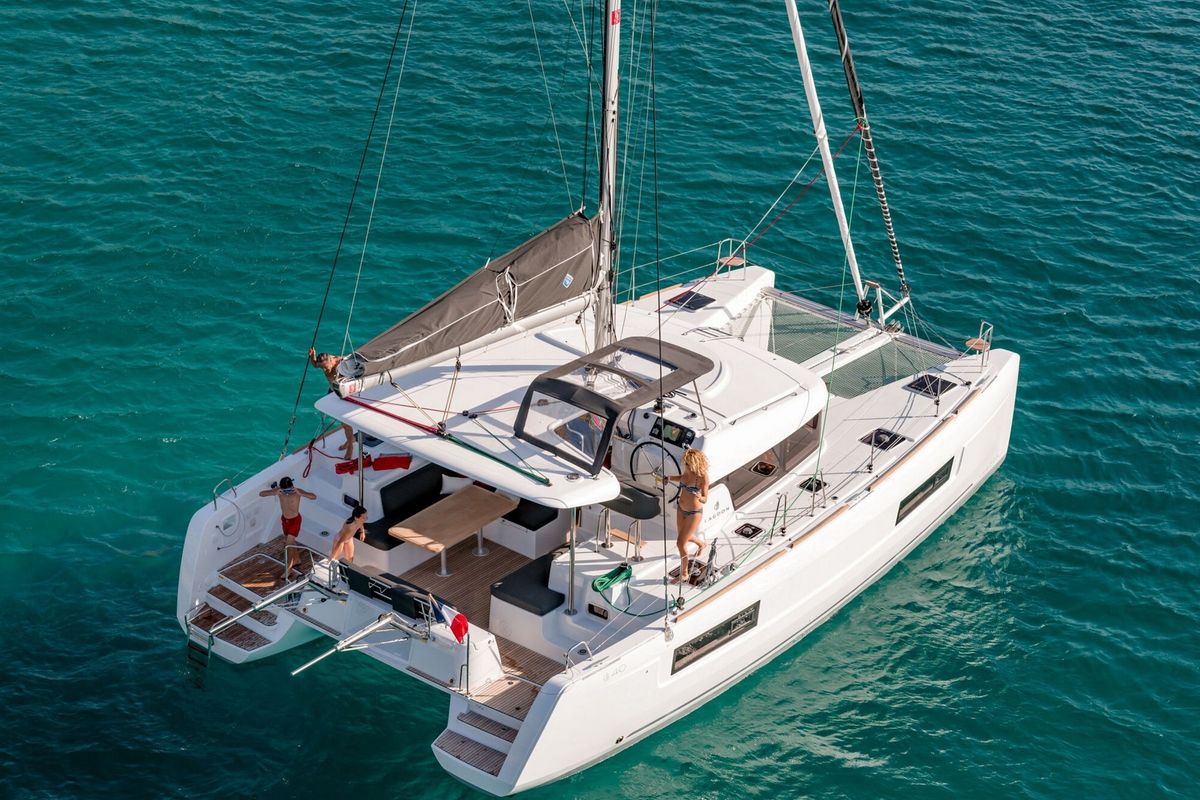 Exterior view of Fratelli, a Lagoon 40 catamaran at Kontokali, Greece