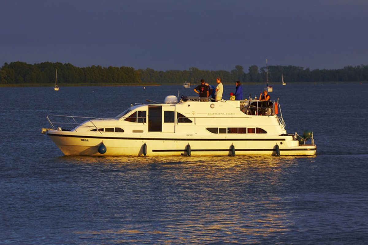 Exterior view of E600-10, a Pénichette Europa E.600 motorboat at Chioggia, Italy