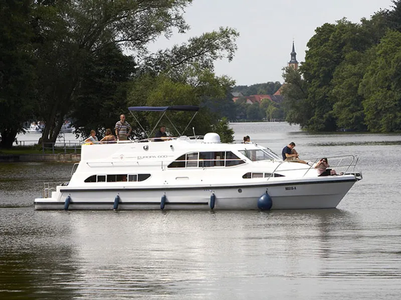 Exterior view of E600-10, a Pénichette Europa E.600 motorboat at Chioggia, Italy