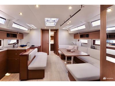 Salon of Selinde, a Beneteau Oceanis 51.1 sailboat at Tonnarella, Italy