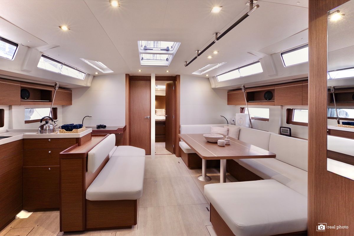 Salon of Selinde, a Beneteau Oceanis 51.1 sailboat at Tonnarella, Italy