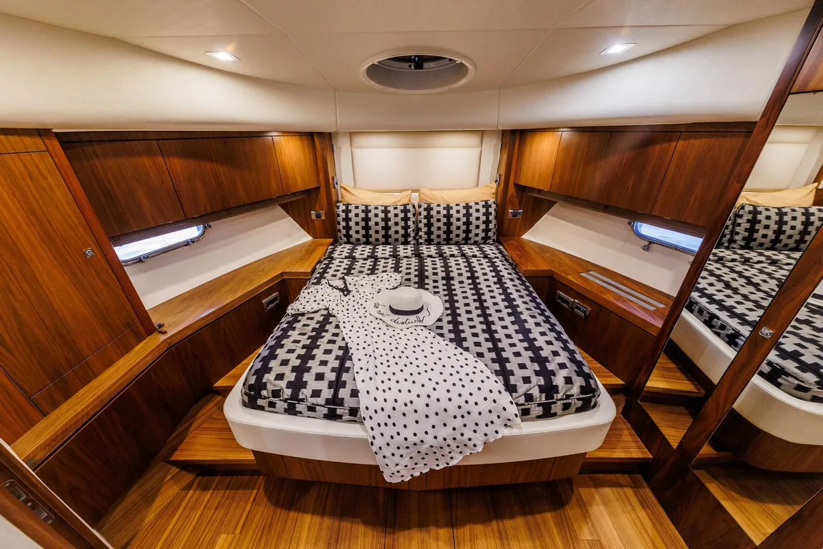 Cabin on 2 Drunk, a Sunseeker Manhattan 63 yacht at Seget Donji, Croatia
