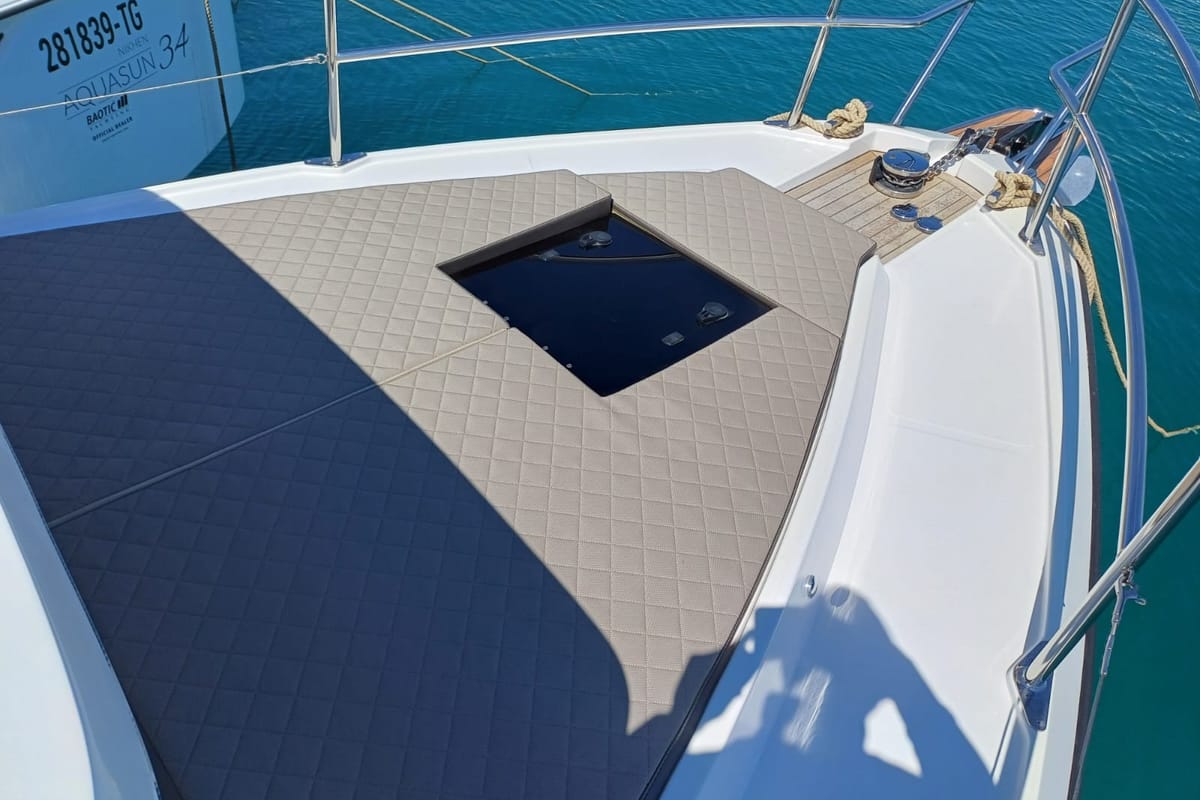 Deck of Šolta, a Nikhen Yachts Nikhen Aquasun 34 Sedan LP yacht at Seget Donji, Croatia