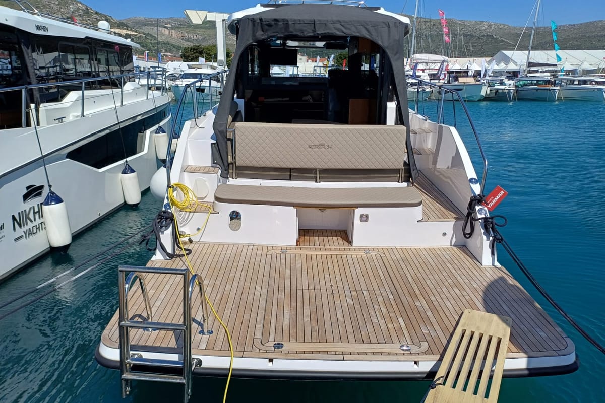 Deck of Šolta, a Nikhen Yachts Nikhen Aquasun 34 Sedan LP yacht at Seget Donji, Croatia