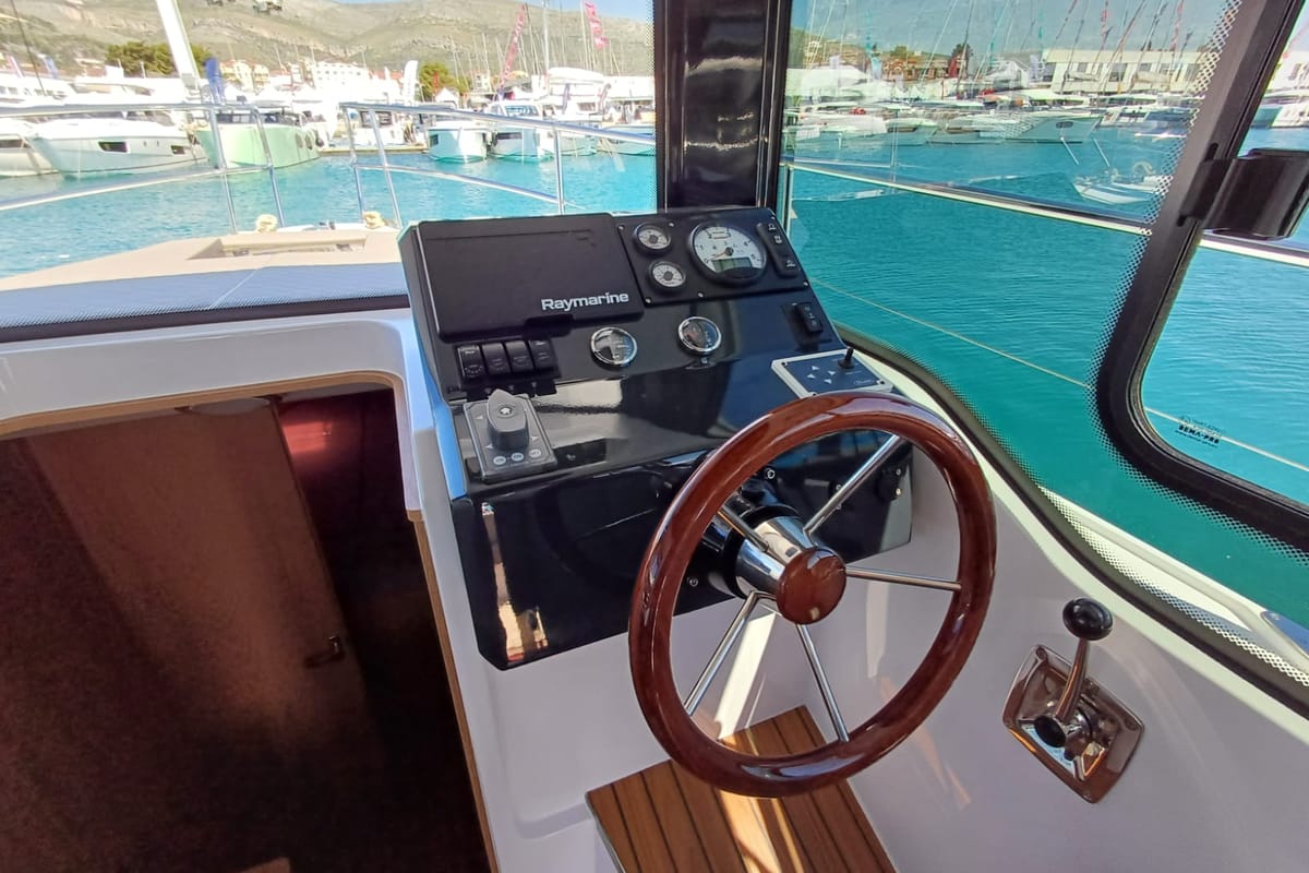 Cockpit of Šolta, a Nikhen Yachts Nikhen Aquasun 34 Sedan LP yacht at Seget Donji, Croatia