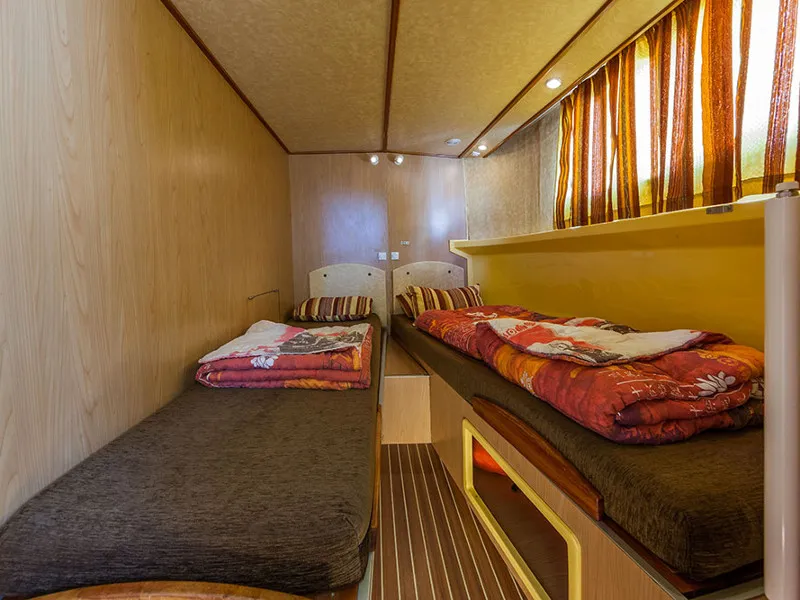 Cabin on 150FB-1, a Pénichette 1500FB motorboat at Joigny, France