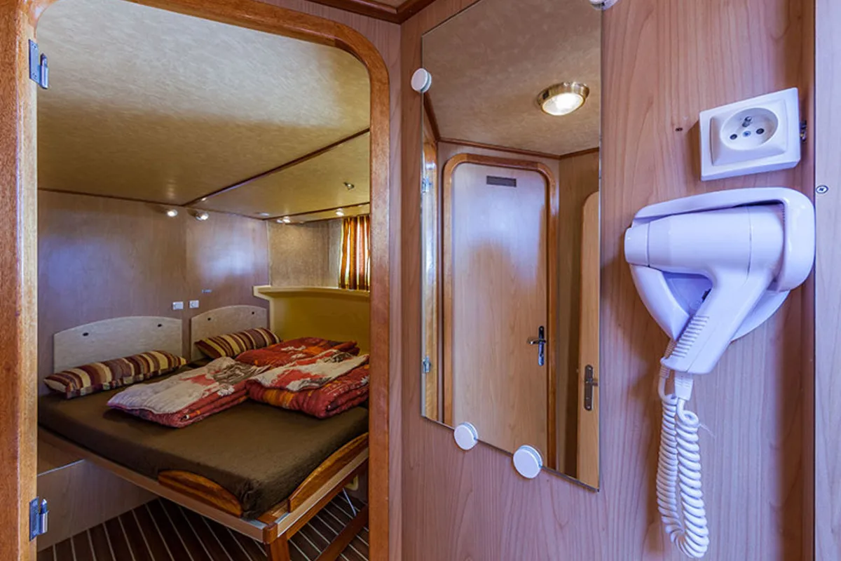 Cabin on 150FB-1, a Pénichette 1500FB motorboat at Joigny, France