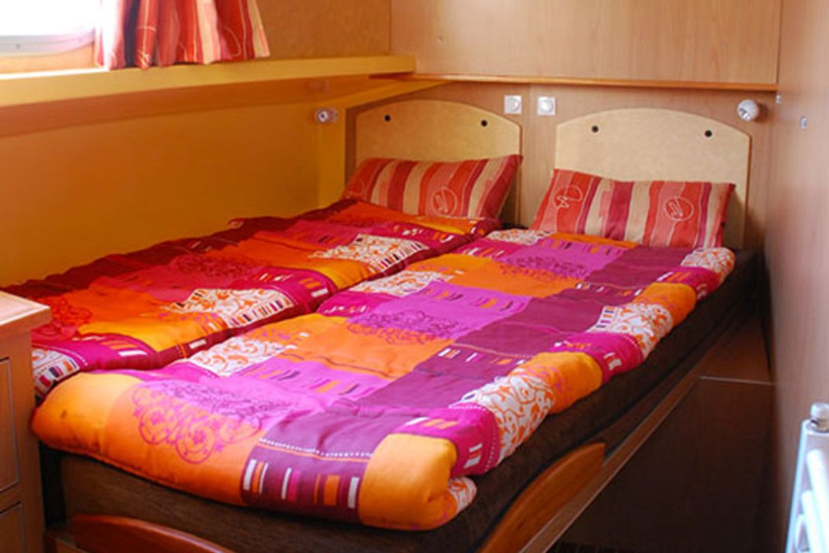 Cabin on 150FB-1, a Pénichette 1500FB motorboat at Joigny, France