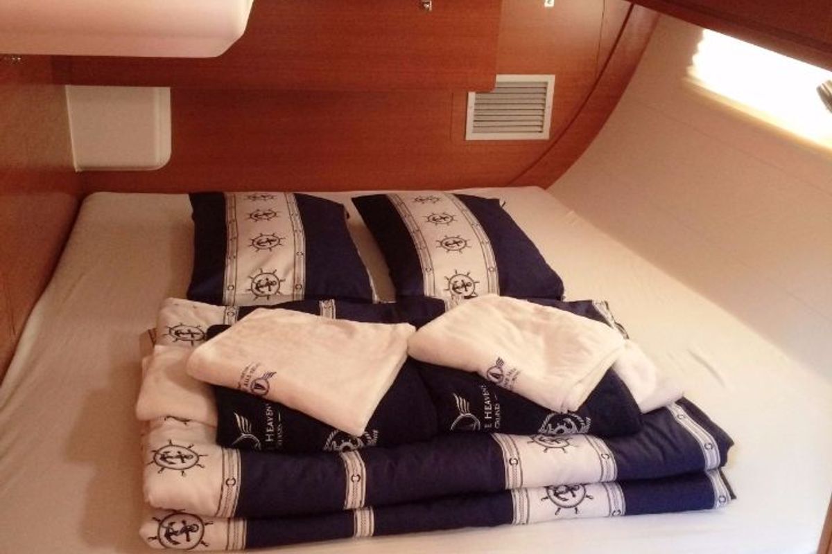 Cabin on Tefnut, a Dufour Exclusive 56 sailboat at Primošten, Croatia