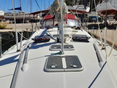 Deck of Fiji, a Beneteau Oceanis 393 sailboat at Pylos, Greece