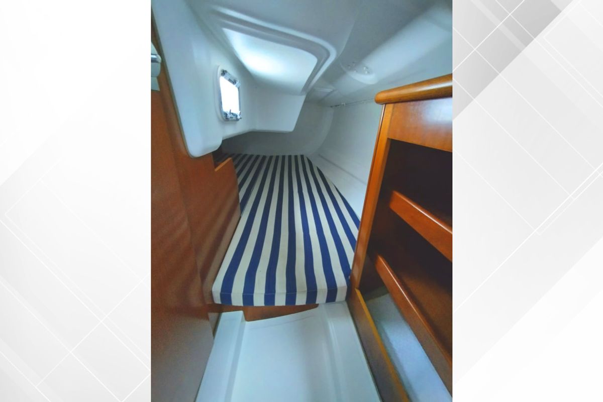 Cabin on Flashe, a Beneteau First 27.7 sailboat at Saint-Cast-le-Guildo, France