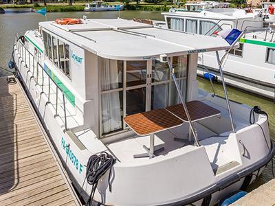 Deck of 1260R-21, a Pénichette 1260 motorboat at Saint-Léger-sur-Dheune, France