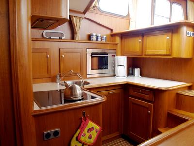 Galley of Drait 52, a De Drait Classicline 1300 motorboat at Woudsend, Netherlands