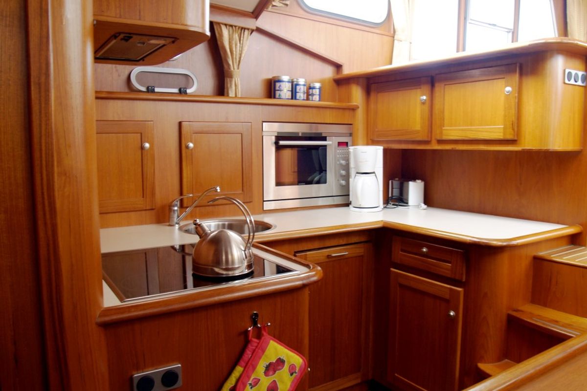 Galley of Drait 52, a De Drait Classicline 1300 motorboat at Woudsend, Netherlands