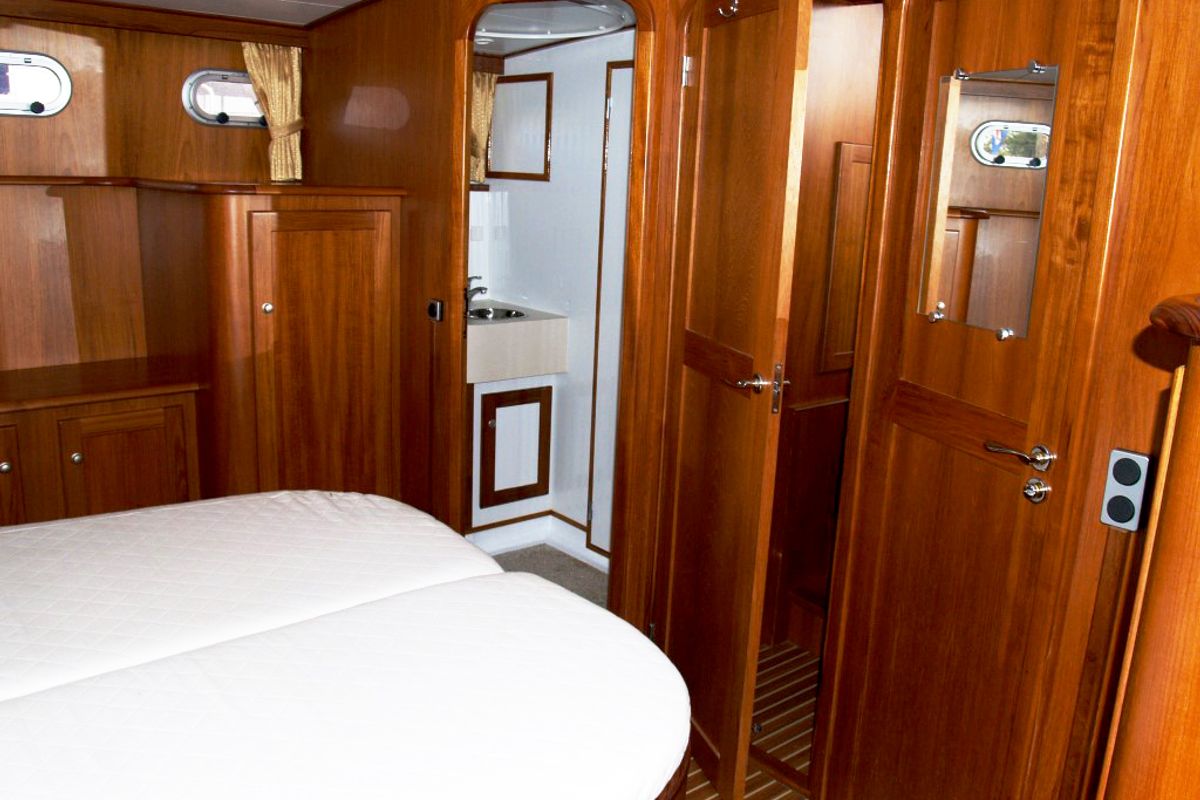 Cabin on Drait 52, a De Drait Classicline 1300 motorboat at Woudsend, Netherlands