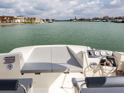 Deck of Horizon 2 - Premier 7, a Cygnet Horizon 2 motorboat at Casier, Italy