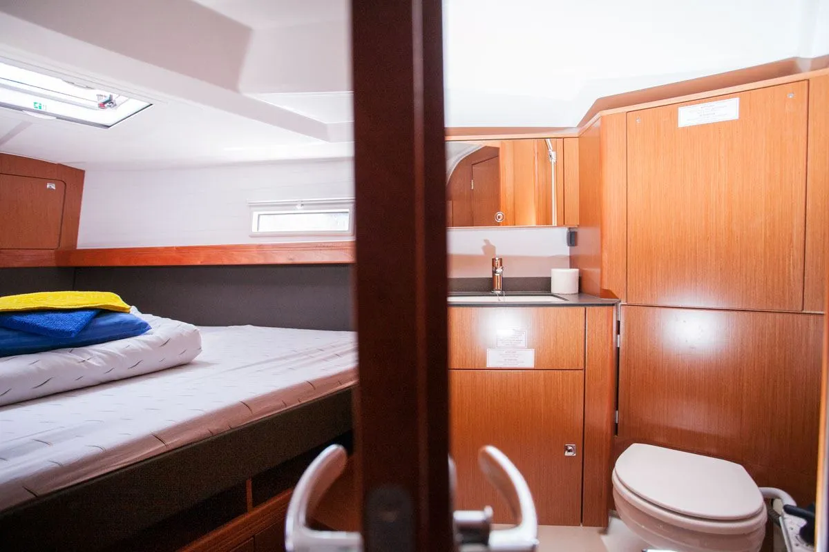 Cabin on Dolce Vita, a Bavaria Cruiser 41 sailboat at Split, Croatia