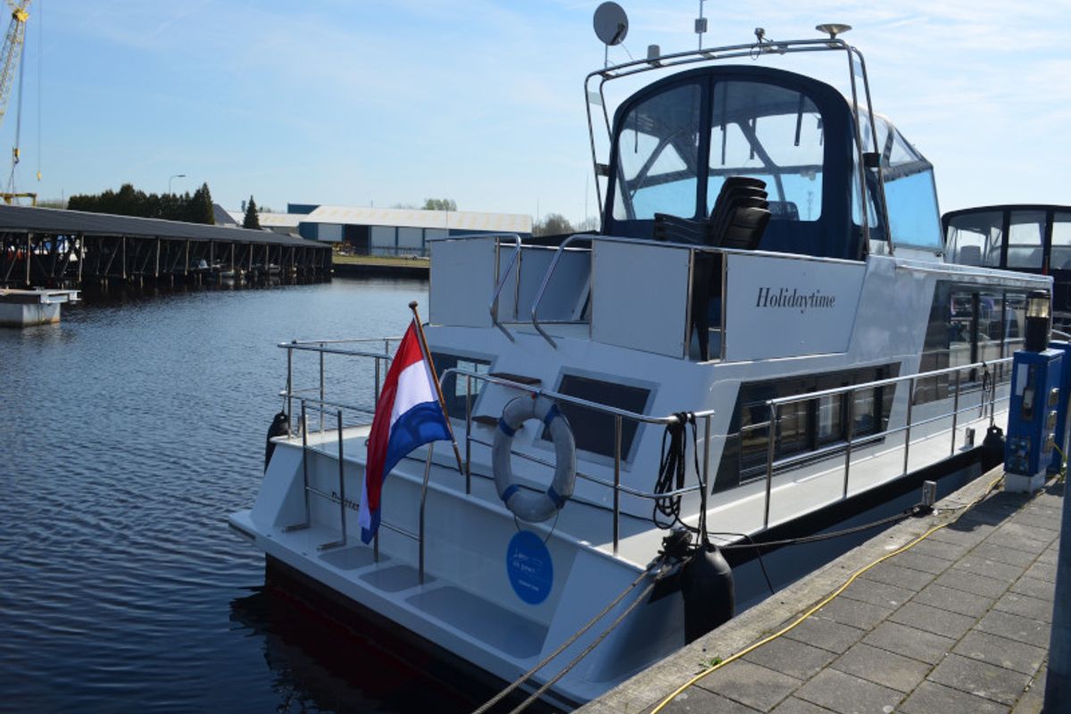 Exterior view of Holidaytime, a De Drait Safari Houseboat 1200 motorboat at Drachten, Netherlands