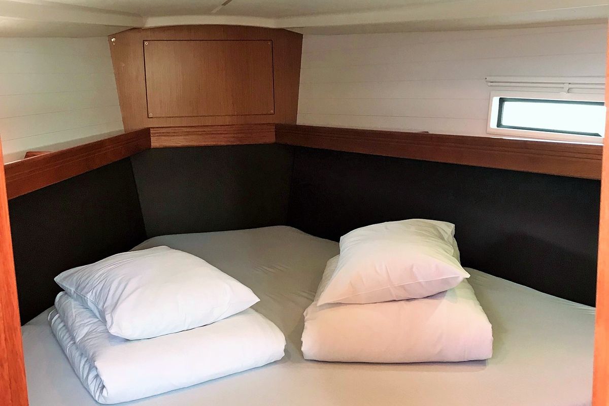 Cabin on Kosjenka, a Bavaria Cruiser 34 sailboat at Općina Pakoštane, Croatia