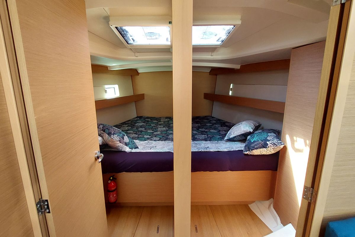 Cabin on Aquilante, a Jeanneau Sun Odyssey 440 sailboat at Rosignano Solvay, Italy