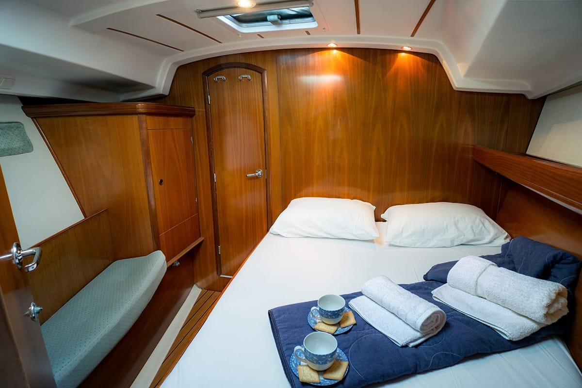 Cabin on ARGO, a Beneteau Oceanis 393 sailboat at Marina Delta Kallithea, Greece