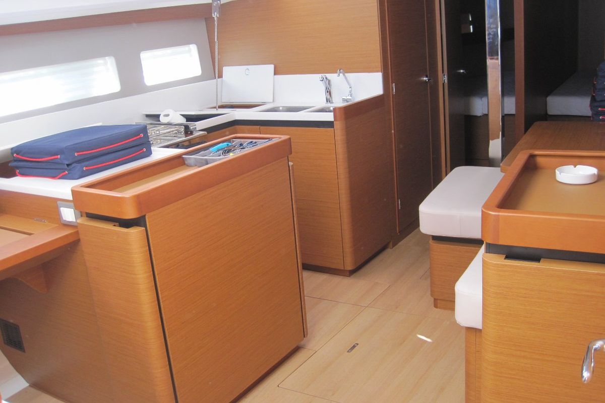 Salon of Enrica, a Jeanneau Sun Odyssey 440 sailboat at Capo d'Orlando, Italy