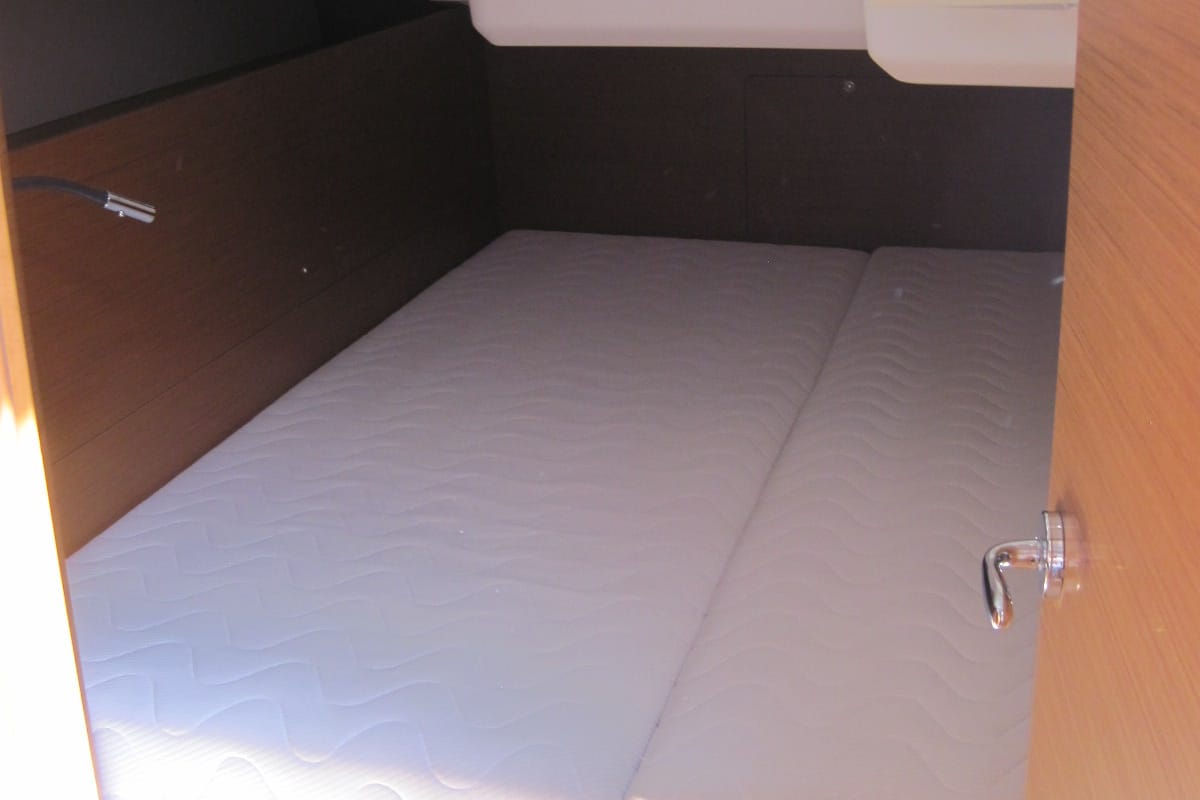 Cabin on Enrica, a Jeanneau Sun Odyssey 440 sailboat at Capo d'Orlando, Italy