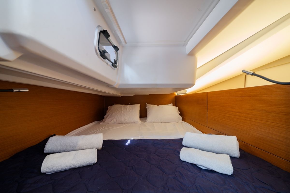 Cabin on Amorgos, a Jeanneau Sun Odyssey 440 sailboat at Lavreotiki Municipal Unit, Greece