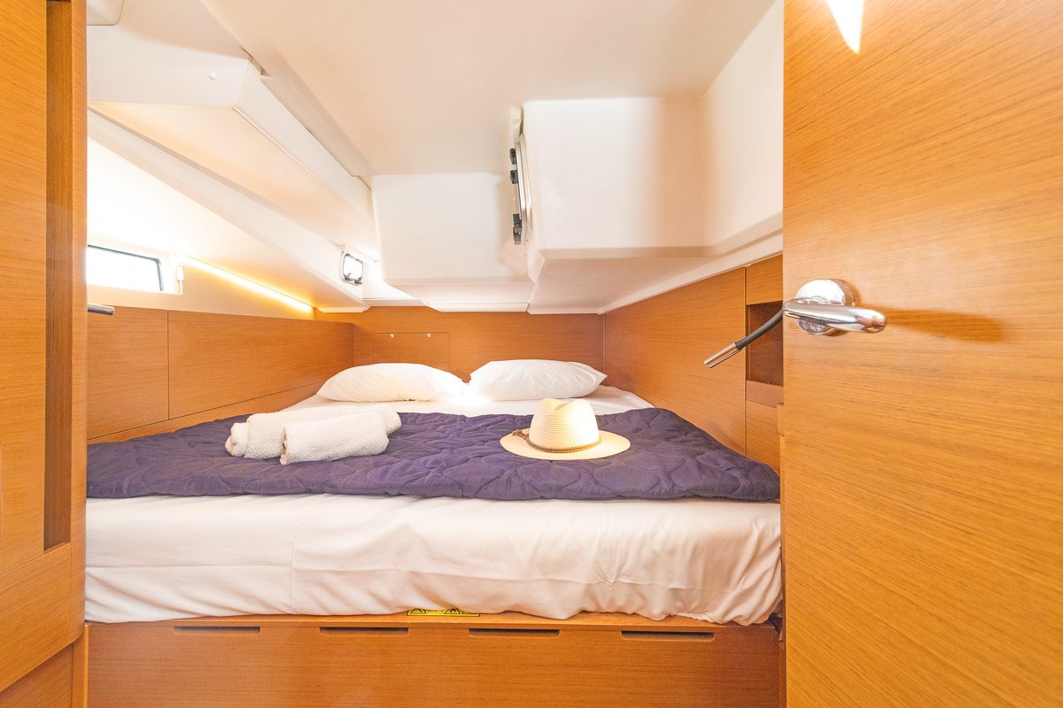 Cabin on Funsea, a Jeanneau Sun Odyssey 490 sailboat at Gouvia, Greece
