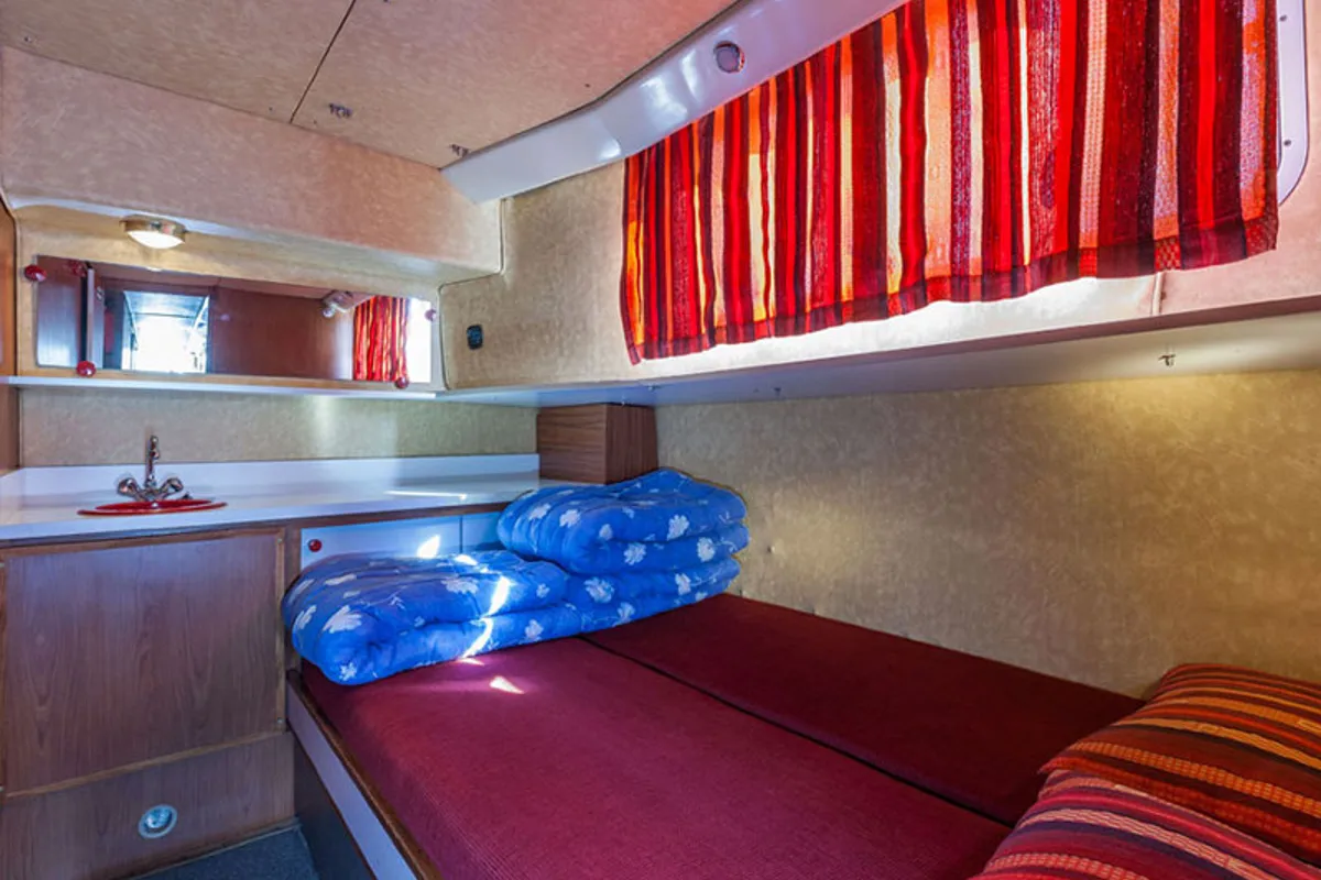 Cabin on 1500R-1, a Pénichette 1500R motorboat at Joigny, France