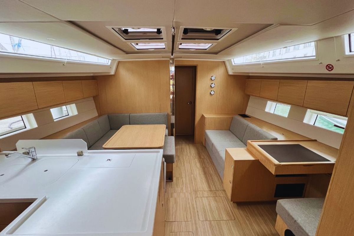 Salon of MALENA, a Bavaria C50 sailboat at Cecina, Italy