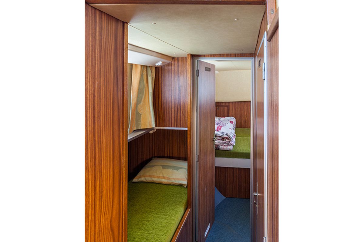 Cabin on 935W-103, a Pénichette 935 motorboat at Saint-Léger-sur-Dheune, France