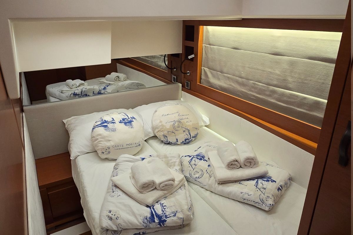 Cabin on Medusa, a Jeanneau Prestige 520 Flybridge yacht at Split, Croatia