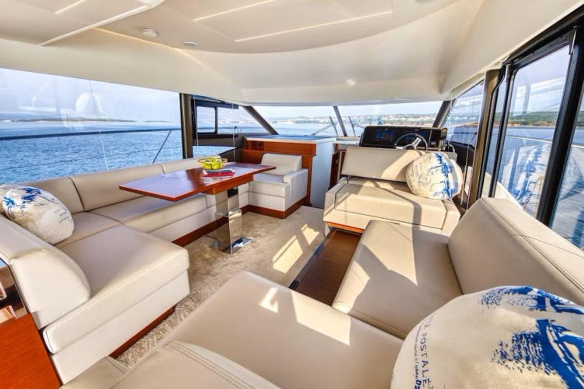 Salon of Medusa, a Jeanneau Prestige 520 Flybridge yacht at Split, Croatia