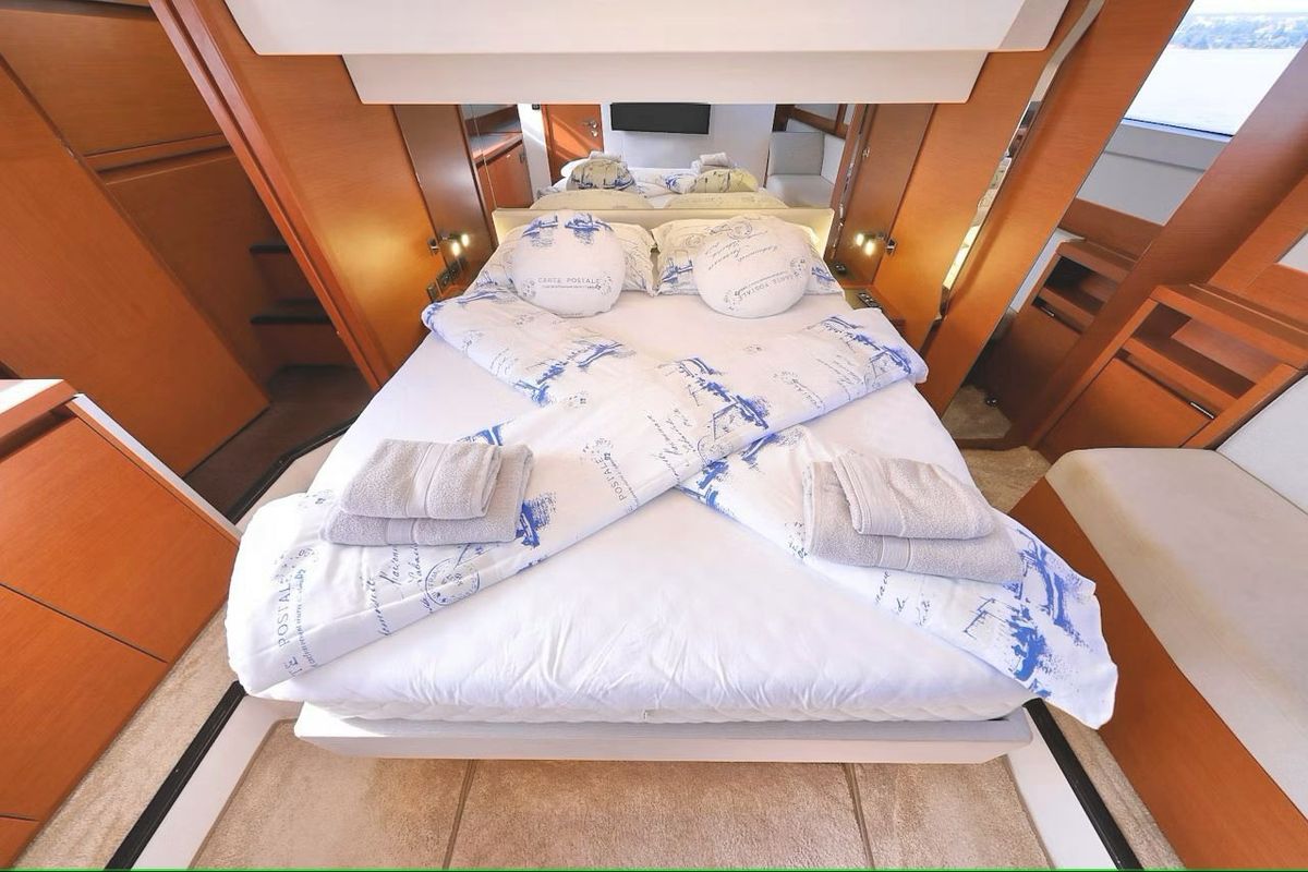 Cabin on Medusa, a Jeanneau Prestige 520 Flybridge yacht at Split, Croatia