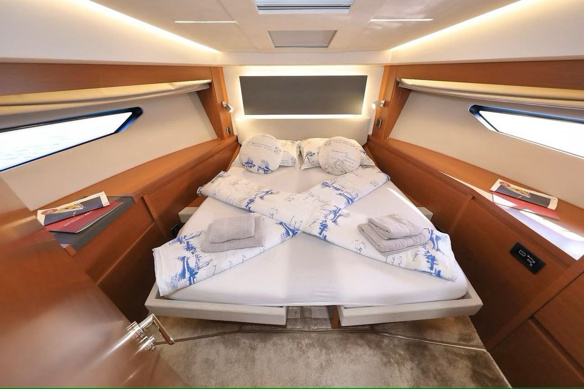 Cabin on Medusa, a Jeanneau Prestige 520 Flybridge yacht at Split, Croatia