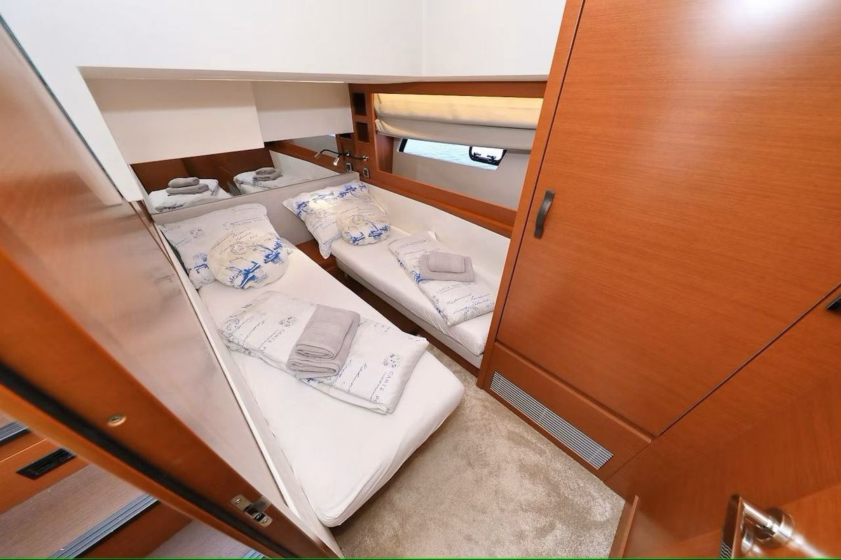 Cabin on Medusa, a Jeanneau Prestige 520 Flybridge yacht at Split, Croatia