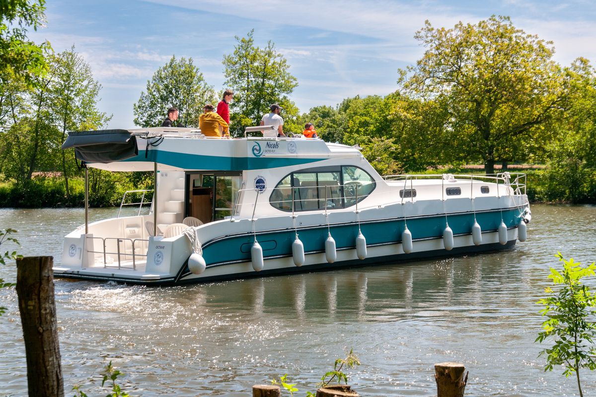 Exterior view of Orchestra, a Nicols Octo Fly 12 motorboat at Grez-Neuville, France