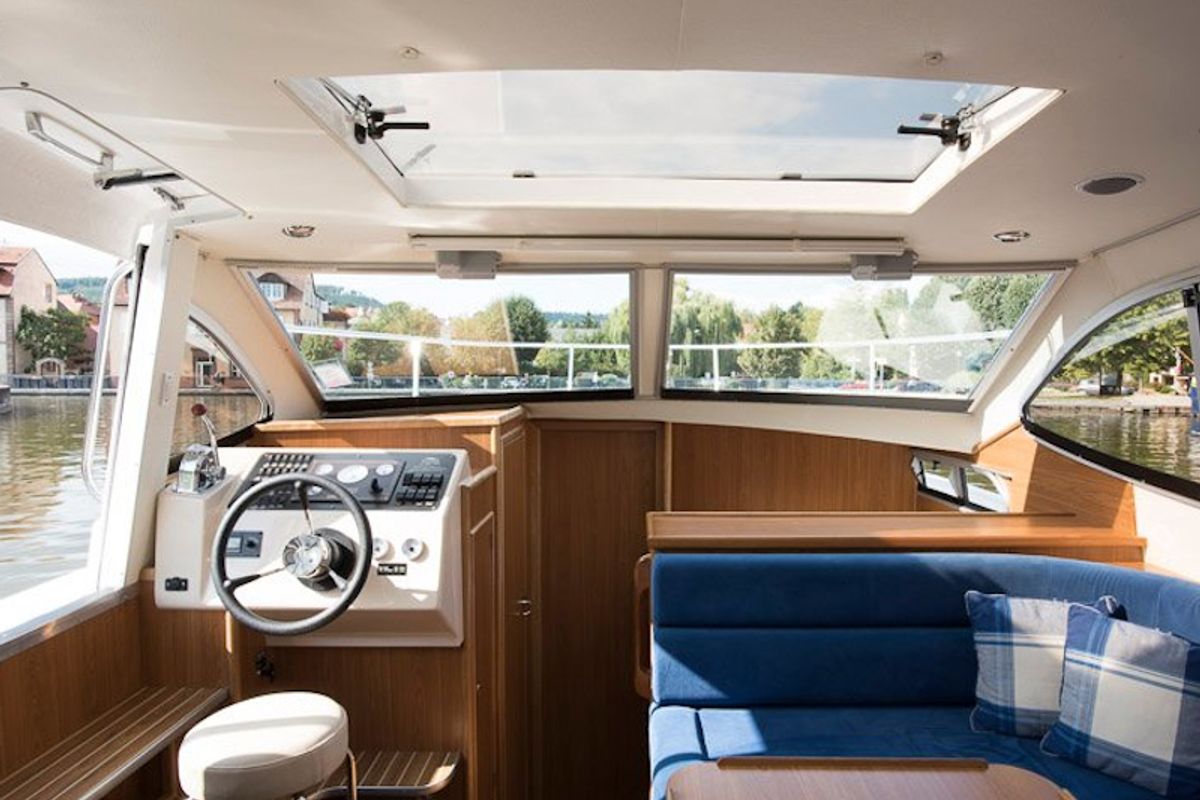 Cockpit of E300-4, a Pénichette Europa E.300 motorboat at Loosdrecht, Netherlands