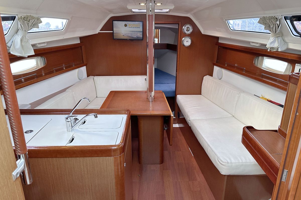 Salon of Mambo, a Beneteau Oceanis 31 sailboat at Heiligenhafen, Germany