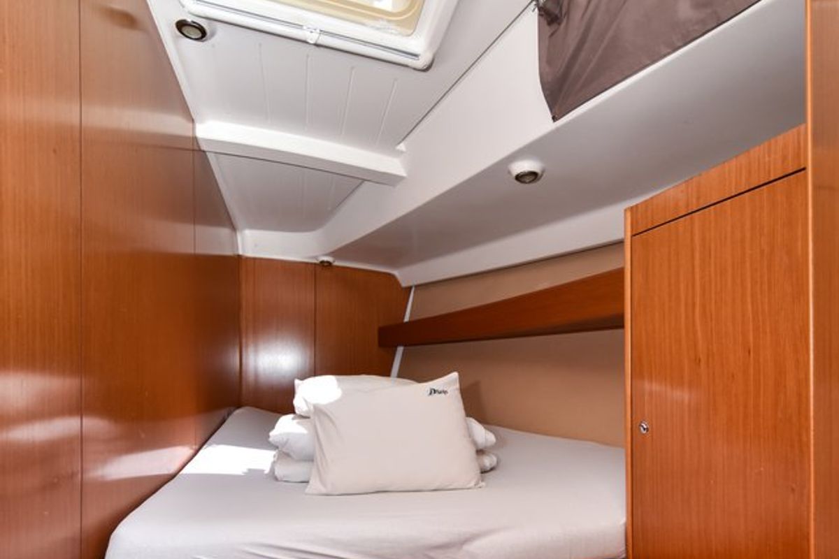 Cabin on Papalina, a Beneteau Cyclades 50.5 sailboat at Općina Sukošan, Croatia