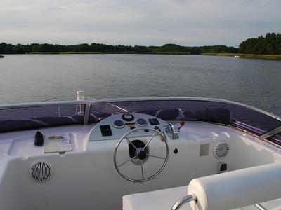 Cockpit of E700-41, a Pénichette Europa E.700 motorboat at Fürstenberg/Havel, Germany