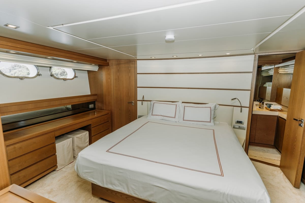 Cabin on KUUM, a Sanlorenzo San Lorenzo 72 yacht at Bodrum, Turkey