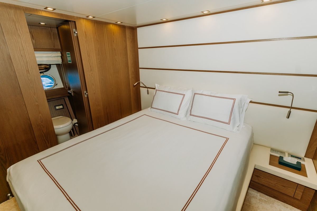 Cabin on KUUM, a Sanlorenzo San Lorenzo 72 yacht at Bodrum, Turkey