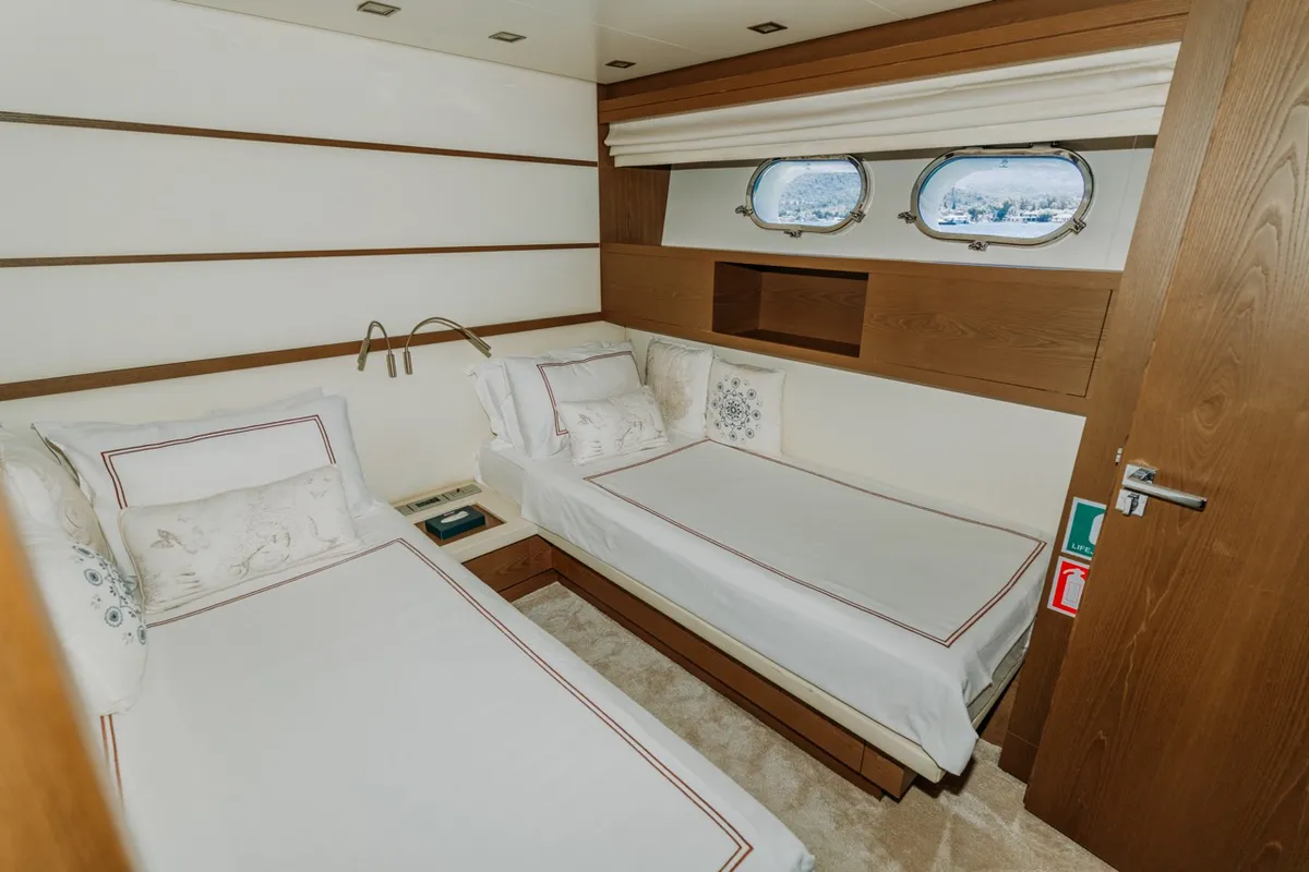 Cabin on KUUM, a Sanlorenzo San Lorenzo 72 yacht at Bodrum, Turkey