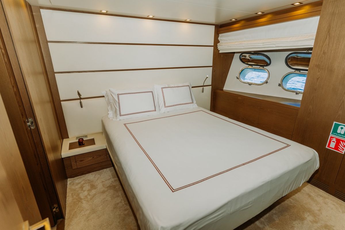 Cabin on KUUM, a Sanlorenzo San Lorenzo 72 yacht at Bodrum, Turkey