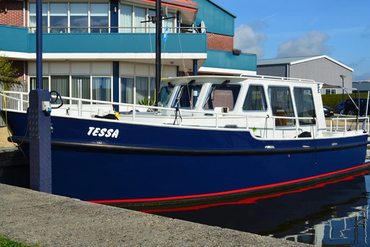 Exterior view of Tessa, a De Drait Monty Bank Trawler 9.5 motorboat at Woudsend, Netherlands