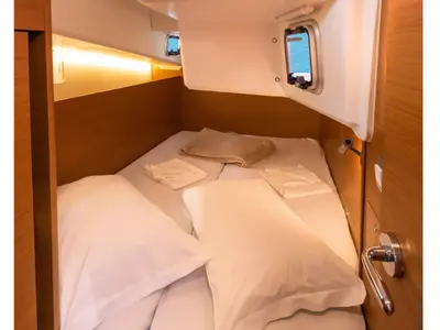 Cabin on TETI, a Jeanneau Sun Odyssey 410 sailboat at Vibo Valentia, Italy